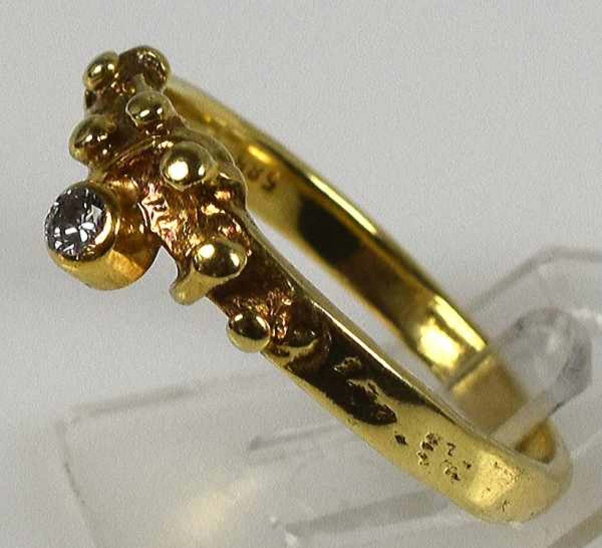 RING vegetabil verzierte Vorderseite mit kleinem Diamant, Gelbgold 14ct, Handarbeit, 2,7g, Gr.54 - Bild 4 aus 4