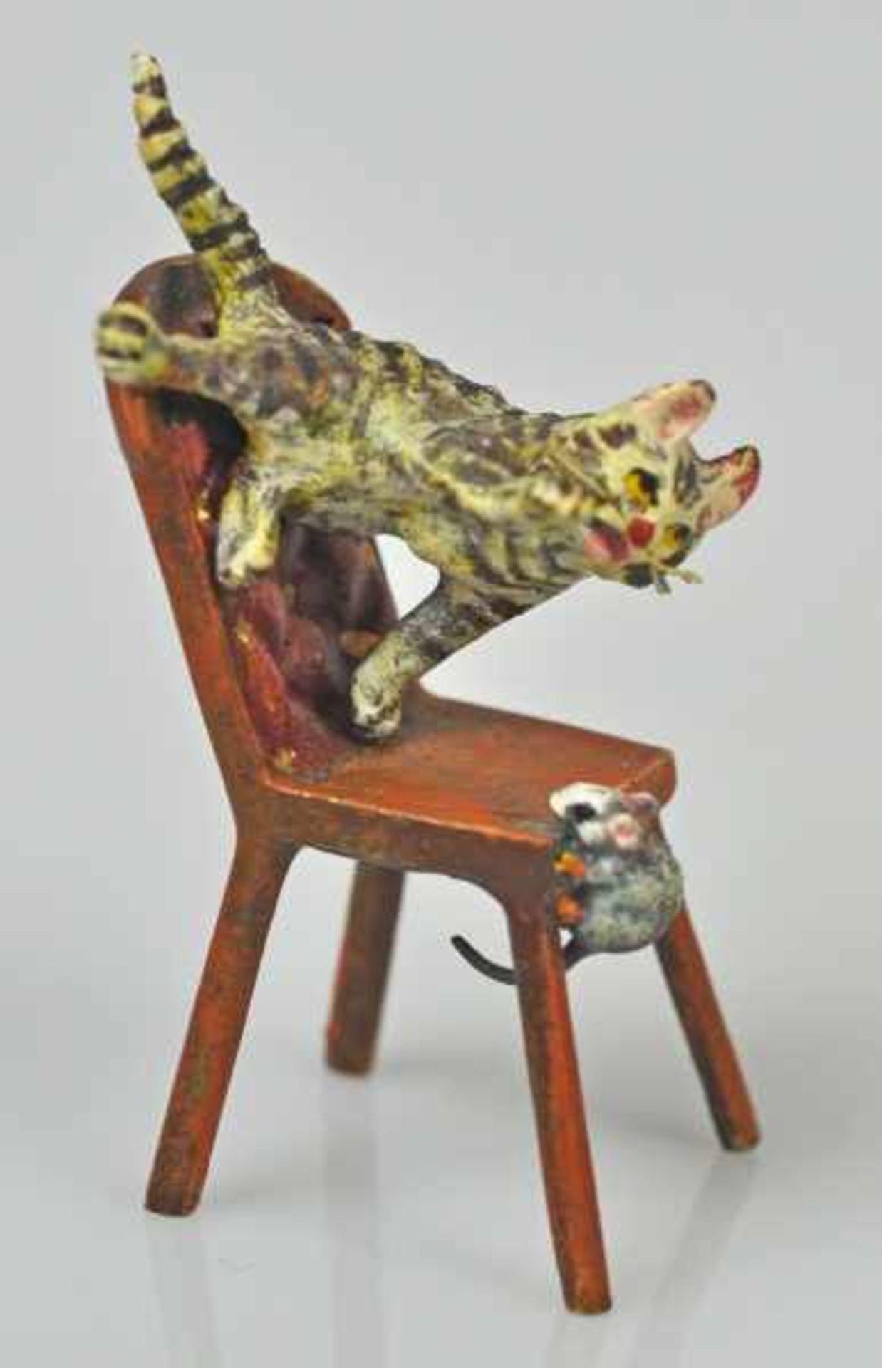 KATZE eine Maus jagend, auf Stuhl, Wiener Bronze, gemarkt u. bez. Bermann Wien, H 5cm