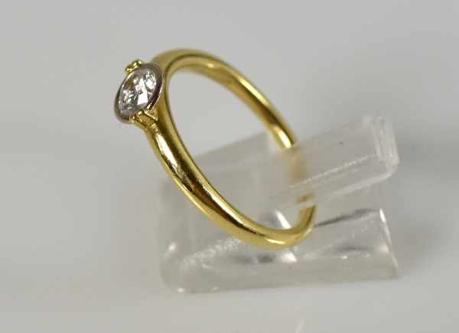 BRILLANTRING mit Solitärbrillant 0,75ct, w, si, in Goldfassung 18ct, 4,4g, Gr. 59 - Bild 3 aus 3