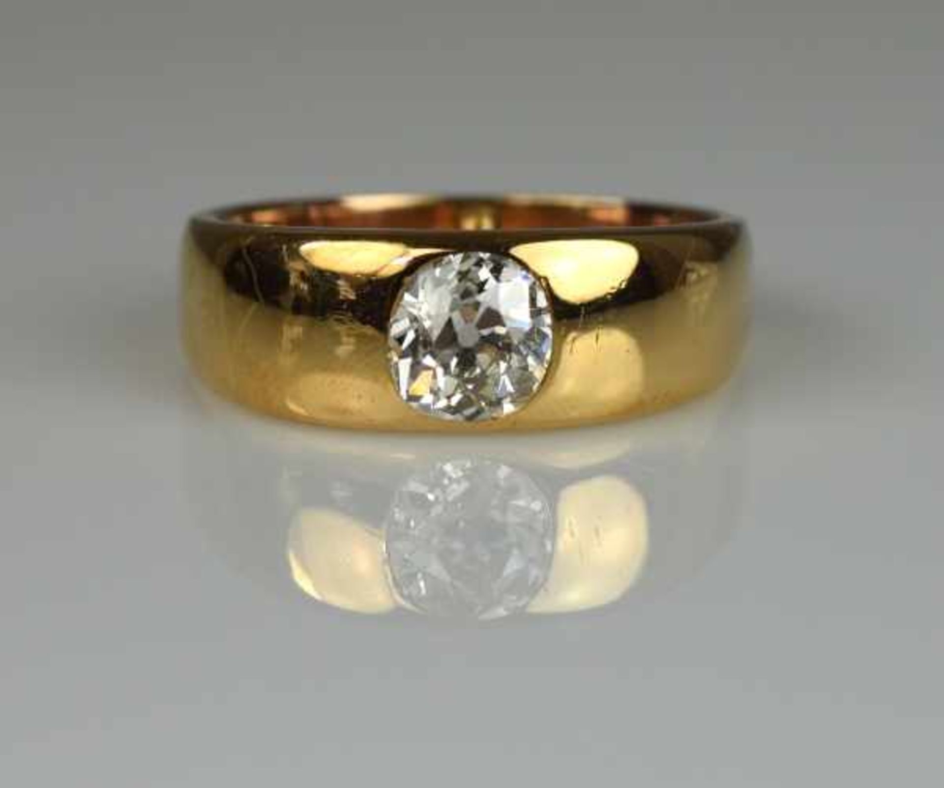 BANDRING mit Solitärdiamant um 1ct, Altschliff, w, gute Brillanz, kleine Einschlüsse am Rand, in - Image 2 of 3