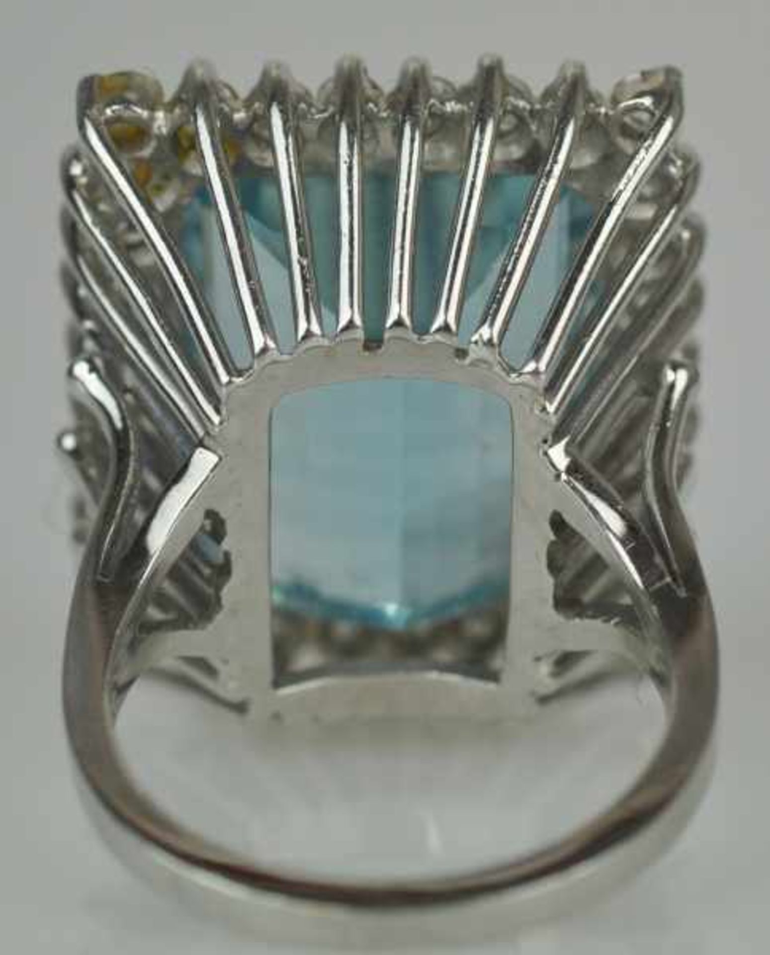 RING großer Aquamarin um 20ct, 17x13mm mit Treppenschliff, in sehr schönem Aquamarinblau, umgeben - Bild 5 aus 5