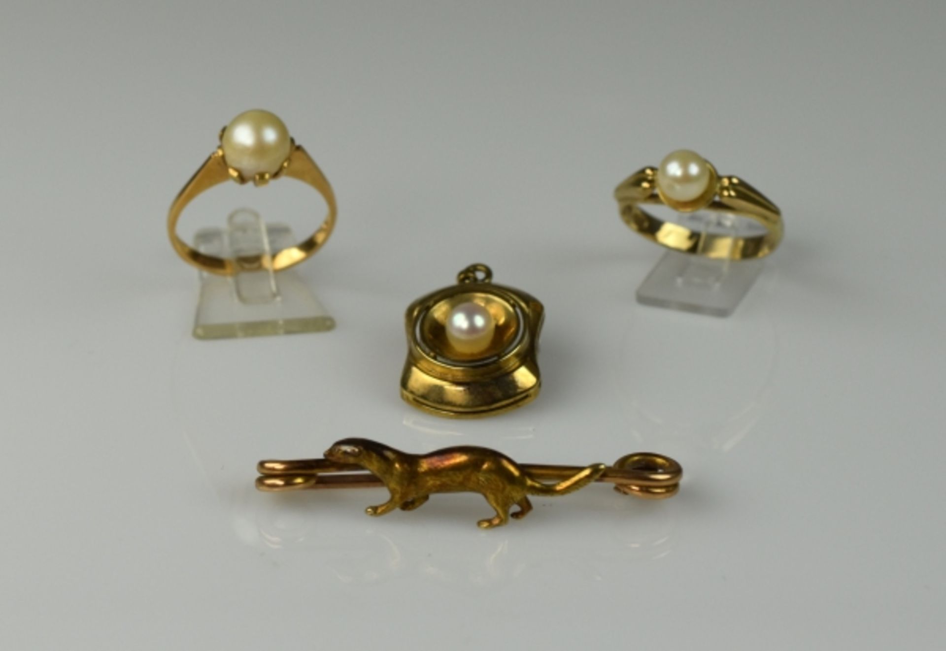 SCHMUCK-LOT 4tlg: Marderbrosche Gold 15ct, D 45mm, 6,6g - Anhänger und Ring mit Zuchtperle als