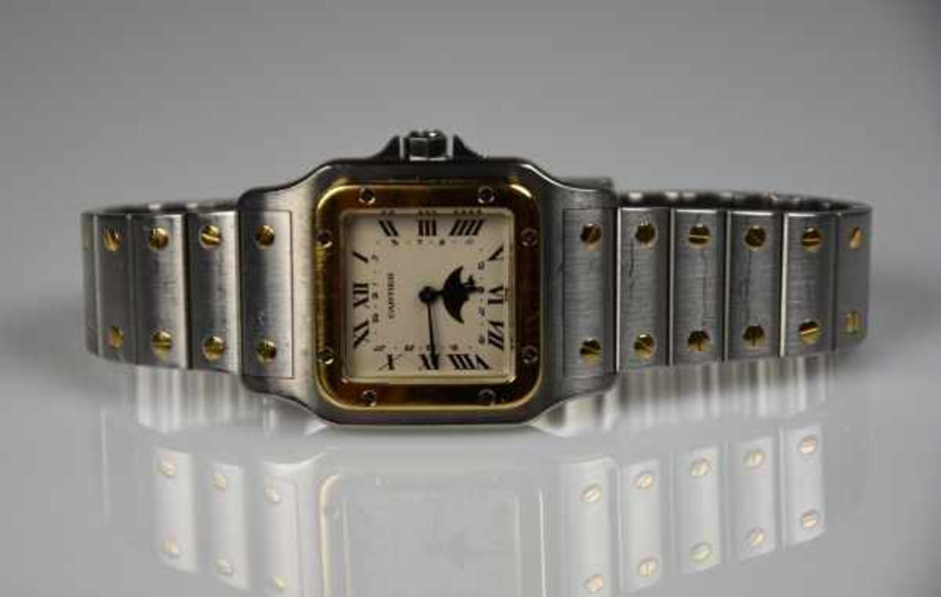 HERREN-ARMBANDUHR Cartier, Santos, Quartz, Stahlgehäuse mit Goldlünette, Dekor in Gold 18ct, - Bild 3 aus 4