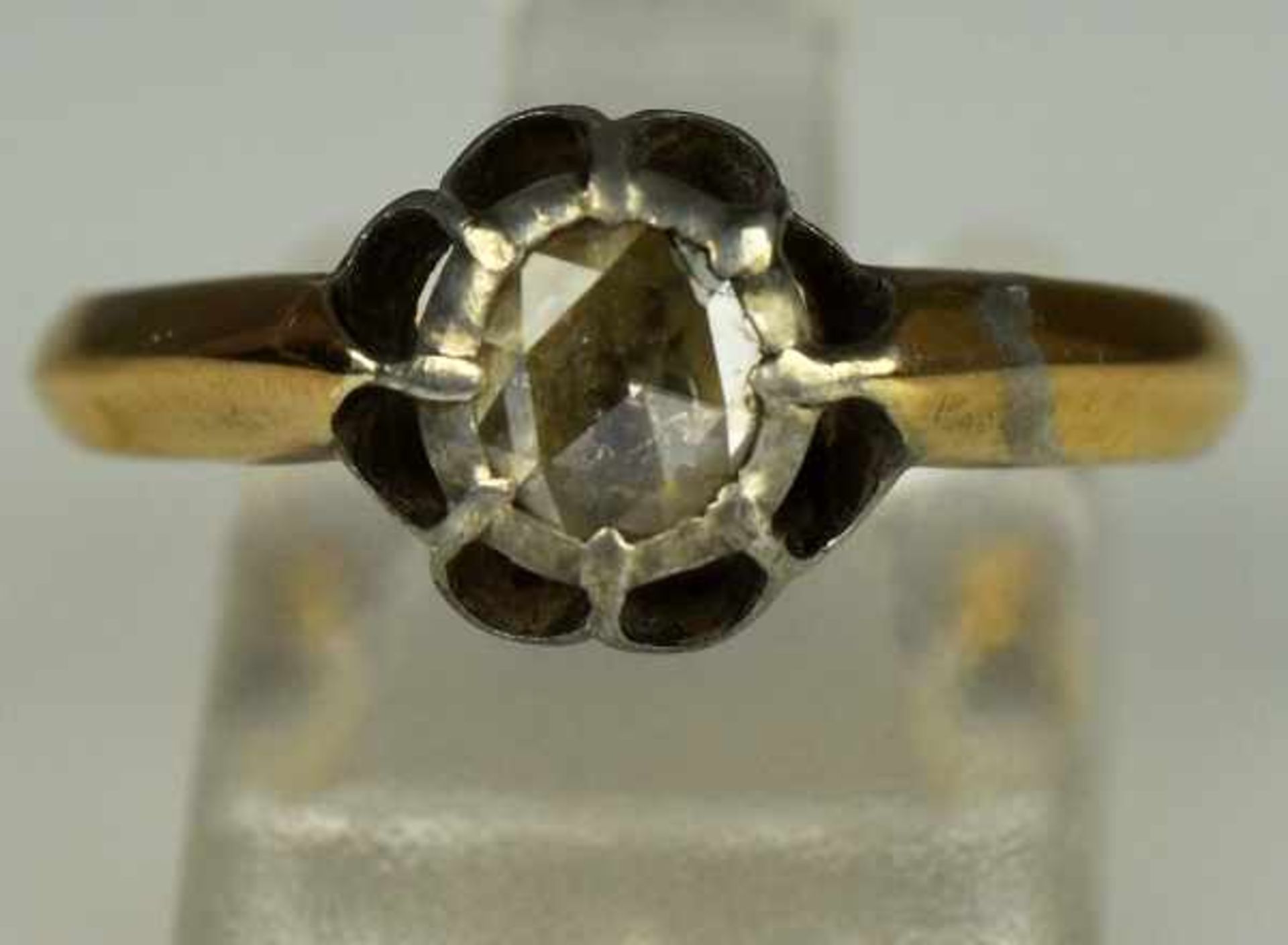 RING mit Rosendiamant um 0,5ct in seitlich durchbrochener Silberfassung, antik, 19.Jh., aufgelegt - Bild 2 aus 3