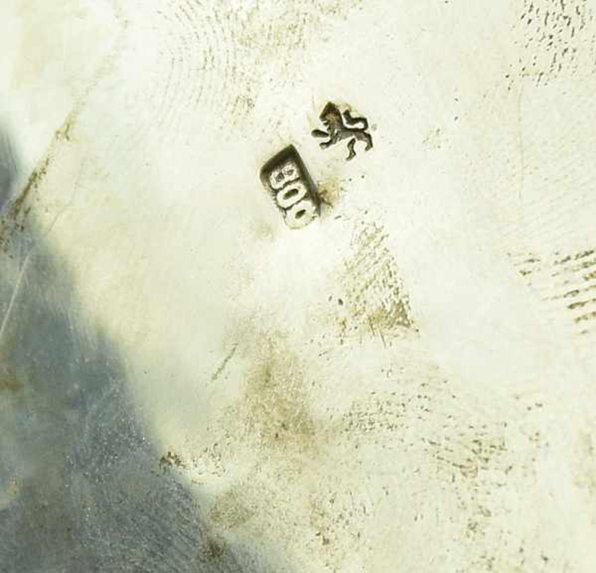 HENKELSCHALE ovale Form mit zwei geschwungenen Henkeln, auf vier mit stilisierten Akanthusblättern - Bild 3 aus 3