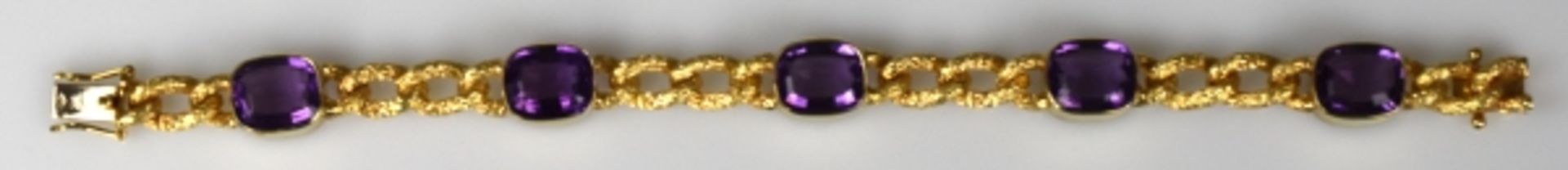 AMETHYST-ARMBAND ovale Goldglieder besetzt mit fünf geschliffenen Amethyststeinen 12x11mm, im - Bild 2 aus 2