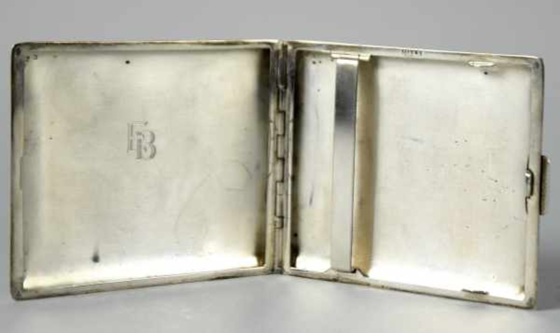 ZIGARETTENETUI rechteckige Form, im Innendeckel Monogramm "EB", Silber 925, 95gr, 9x7,5cm- - -23.