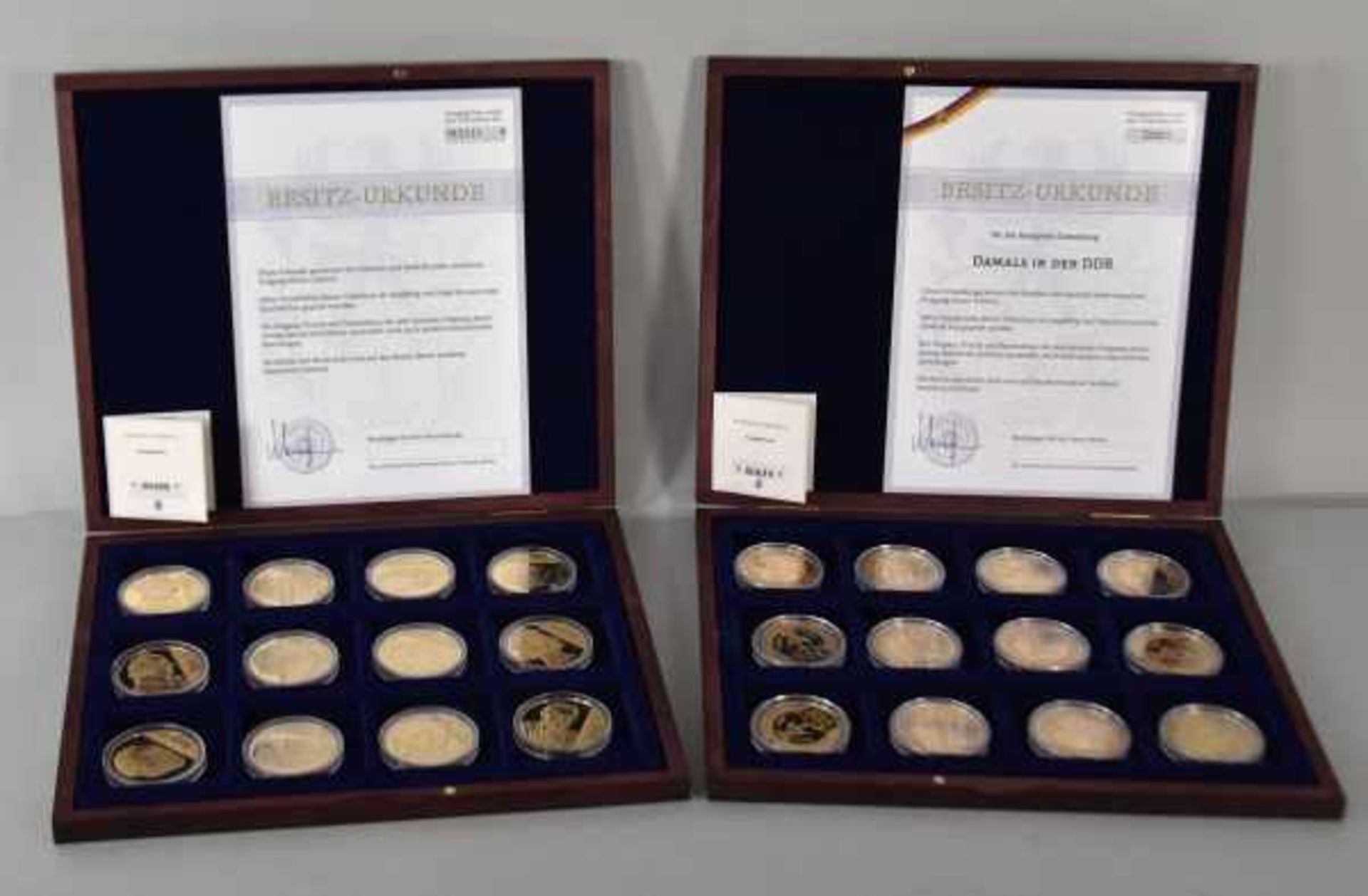 VIER MUENZSAMMLUNGEN verschieden: "Damals in der DDR" 12 Münzen, kupfer-vergoldet, D 40 mm PP, im - Bild 2 aus 8
