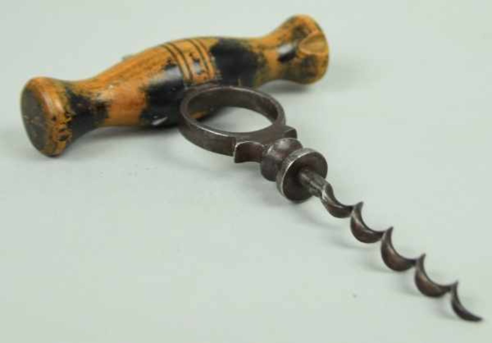 KORKENZIEHER Holzgriff mit Griffloch in Stahlstange, lange Spirale, um 1900- - -23.00 % buyer's - Bild 2 aus 2