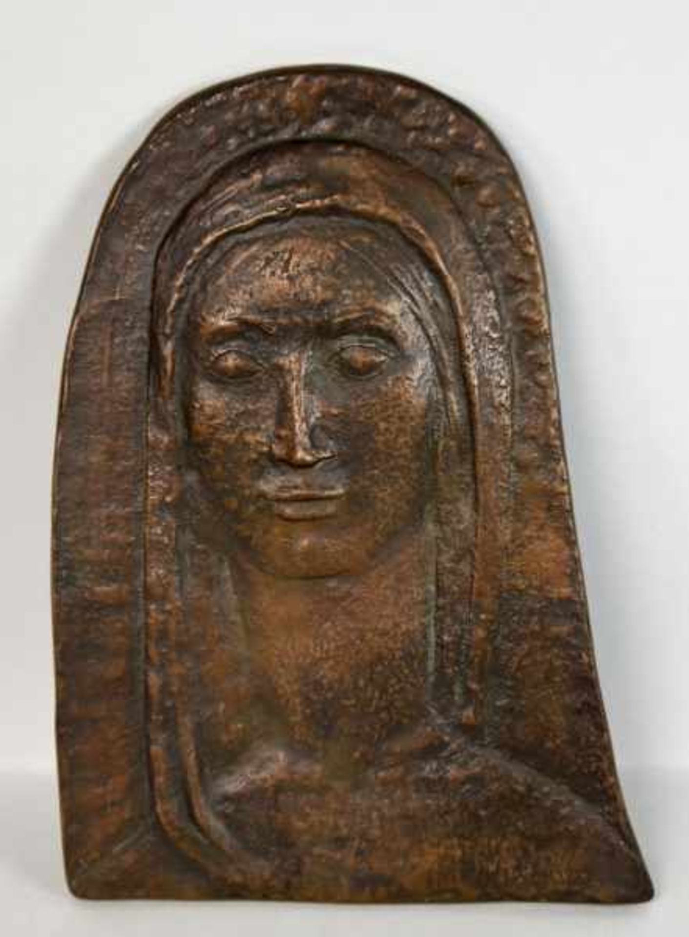 KIESSLING H. "Fraueportrait" Gesicht mit langen Haaren, Wandplatte mit Relief, gebogter oberer
