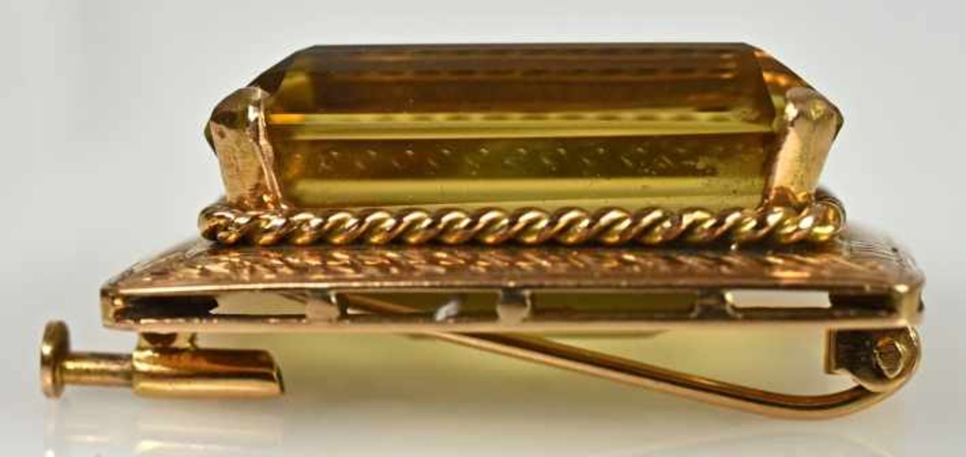 ZITRIN-BROSCHE rechteckiger Zitrinstein mit Treppenschliff in seitlich dekorierter Goldfassung - Bild 3 aus 3