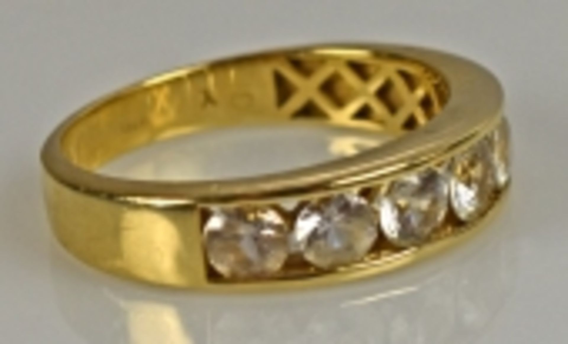 HALBMEMORY-RING besetzt mit 5 weissen Saphiren gesamt 0,75- 1ct, , Fassung Gelbgold 14ct, 5,1g, - Bild 2 aus 3