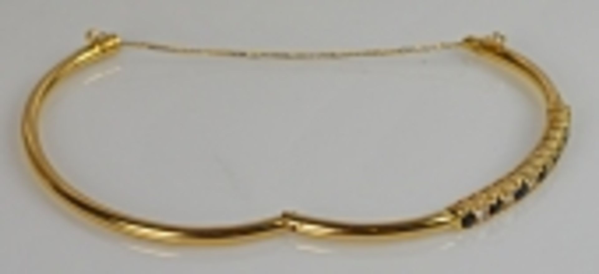 ARMREIF Bogen besetzt mit 7 geschliffenen Saphiren und 6 Diamanten, w, Gelbgoldfassung um 10ct, - Bild 3 aus 3