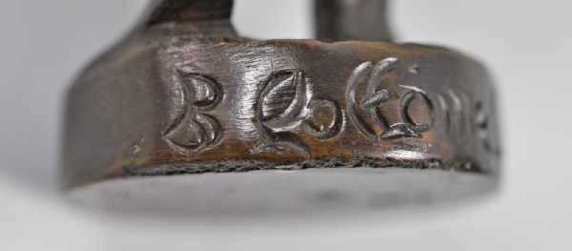 FISCHERJUNGE mit Angel u. Korb, auf runder Basis, signiert "B. Coltomel", Bronze patiniert, H - Image 5 of 6