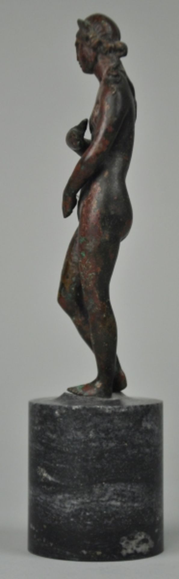 VENUS im Stile der kapitolinischen Venus, sich die Scham bedeckend, mit langem lockigen Haar, - Image 5 of 6