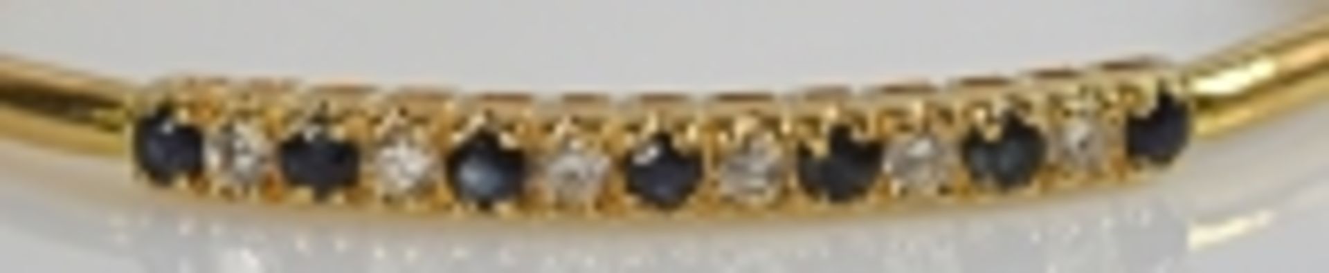 ARMREIF Bogen besetzt mit 7 geschliffenen Saphiren und 6 Diamanten, w, Gelbgoldfassung um 10ct, - Bild 2 aus 3