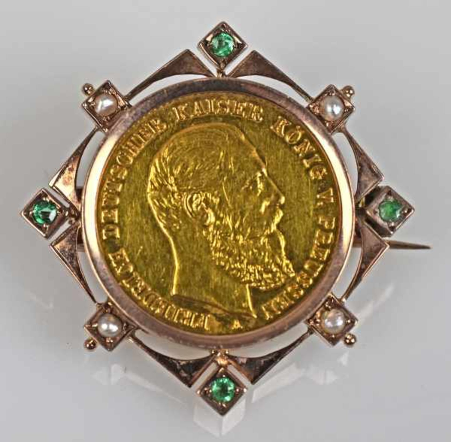 MÜNZBROSCHE Goldmünze Friedrich von Preussen, 10 RM, in vergoldeter Fassung, 30x30mm- - -23.00 %