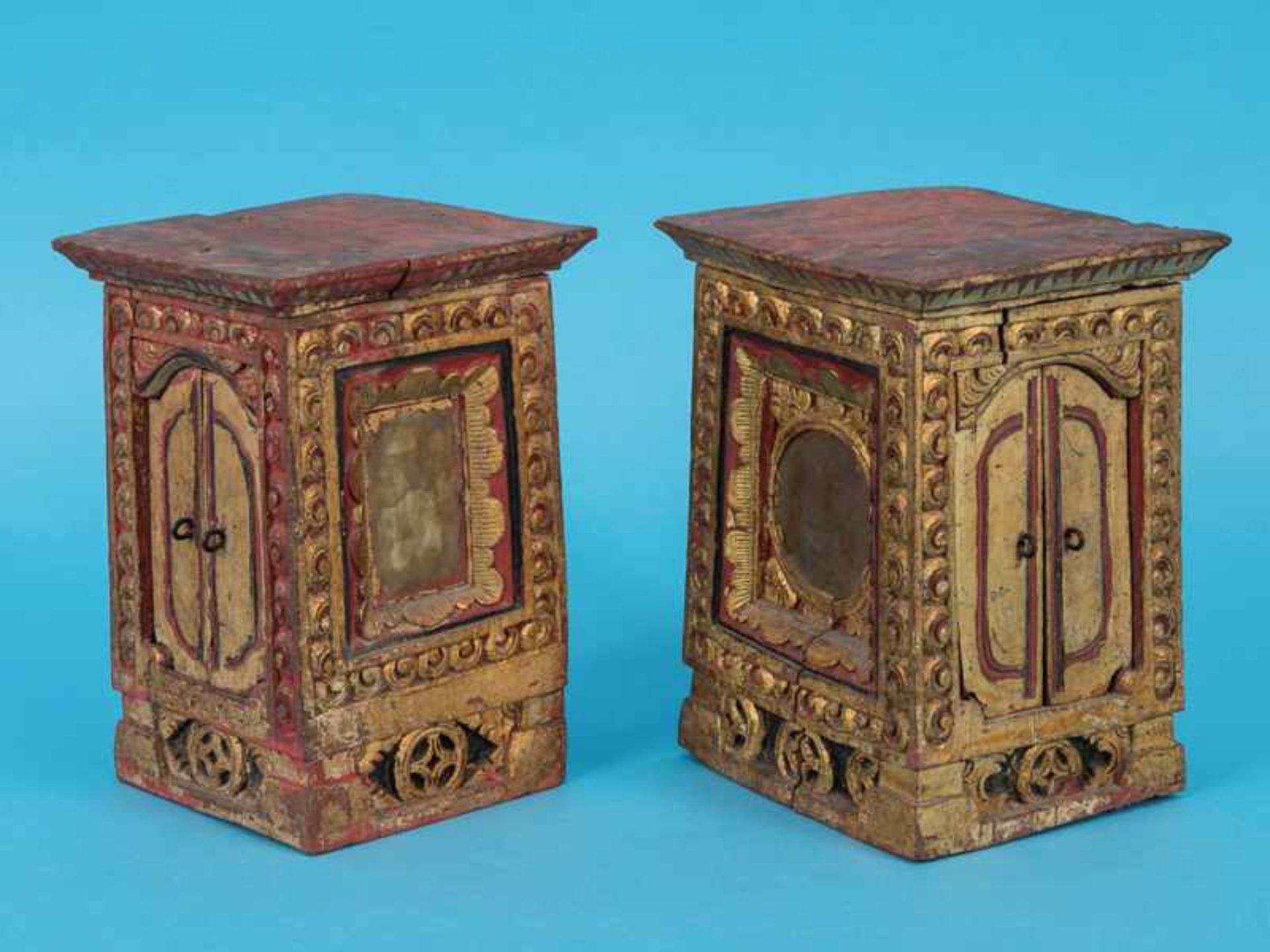 Paar schreinartige Reisealtar-Gehäuse mit je 1 Figur, wohl Thailand, 19./20. Jh. Holz, geschnitzt - Image 5 of 7