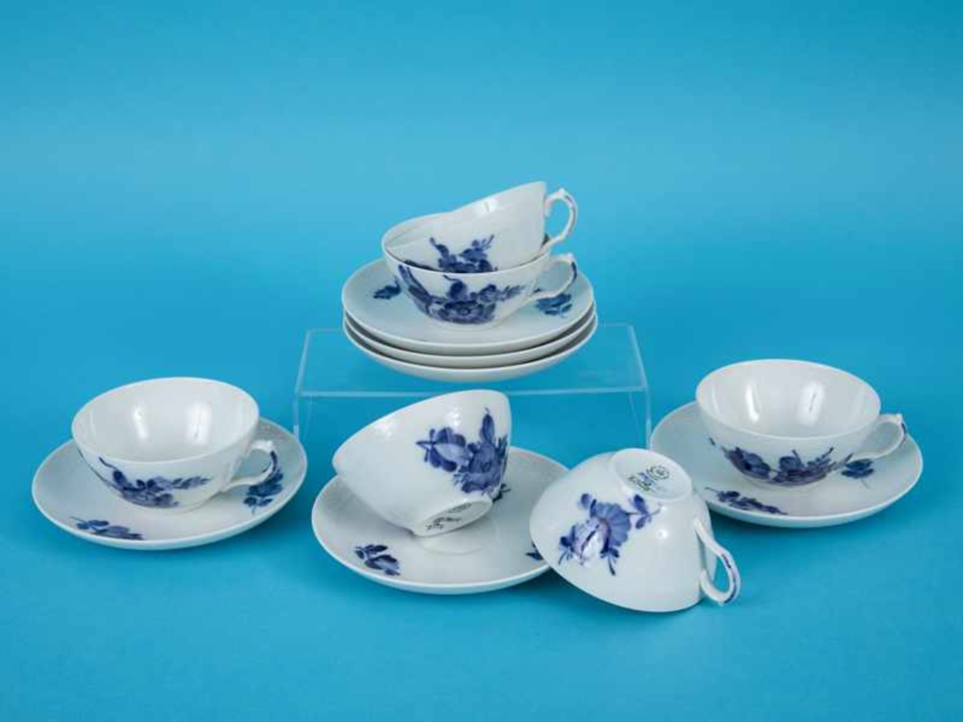6 Teetassen "Blaue Blume", Royal Copenhagen, 20. Jh. Weißporzellan mit unter Glasur blauem