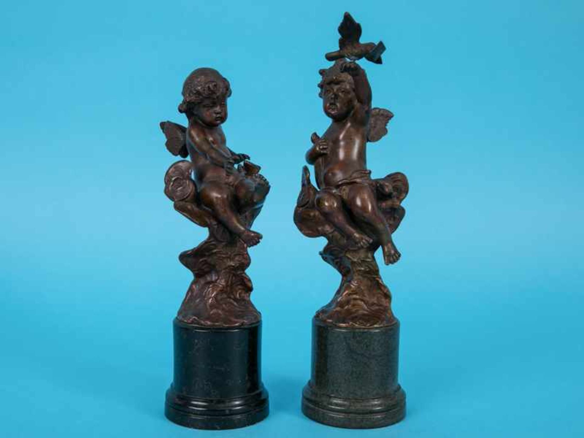 Iffland, Franz (1862 - 1935). Paar Putti-/Amoretten-Figurenplastiken, Bronze, goldbraunfarbig