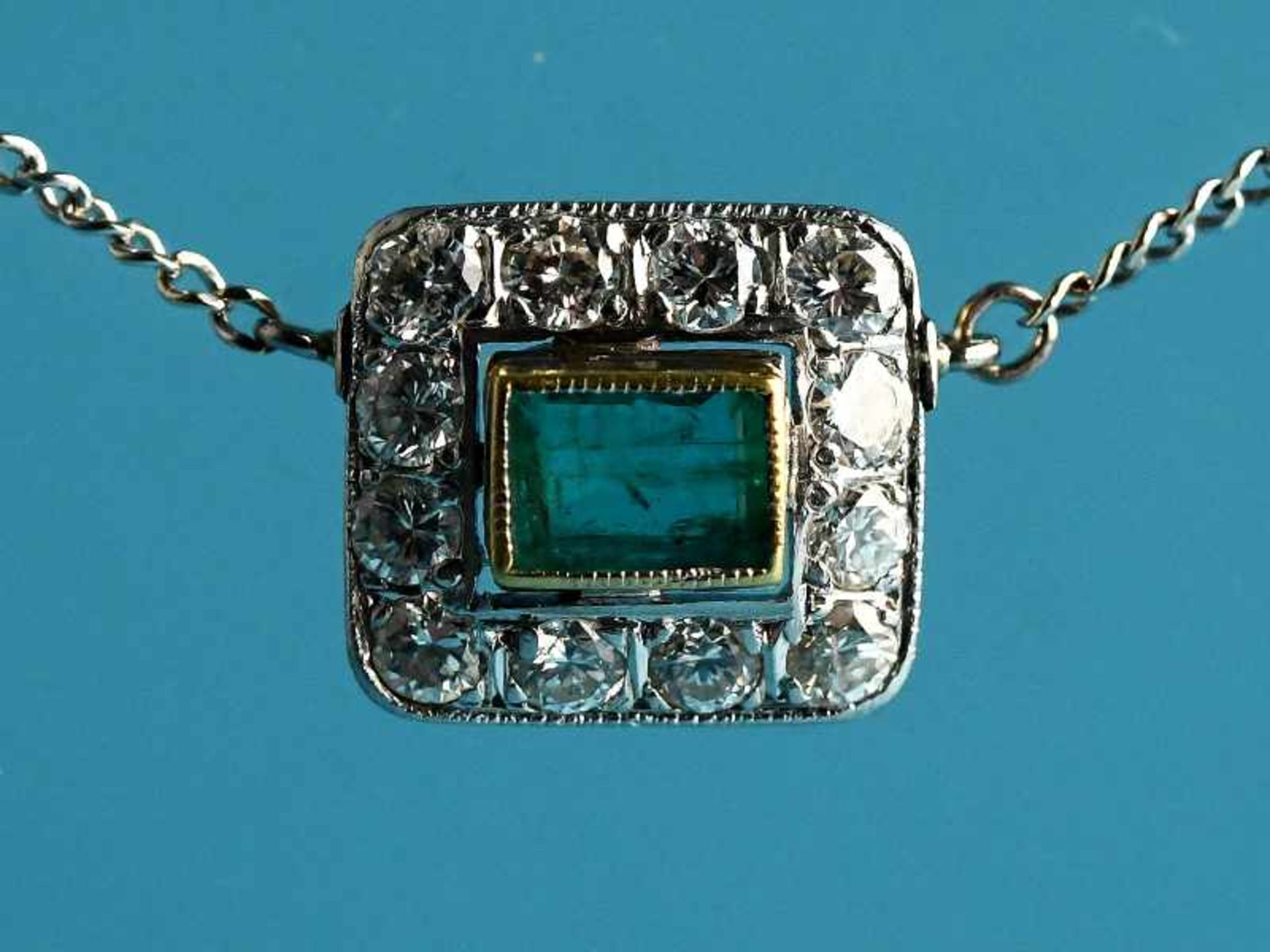 Anhänger mit Smaragd und Altschliff-Brillanten, zusammen ca. 0,4 ct, Art Deco und 20. Jh. 585/-