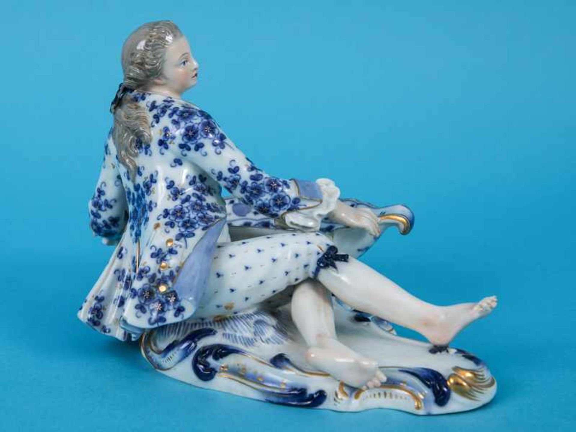 Figurenschale "Rokoko-Kavalier", Meissen, Ende 19. Jh. Weißporzellan mit unter Glasur blauer und - Bild 2 aus 7