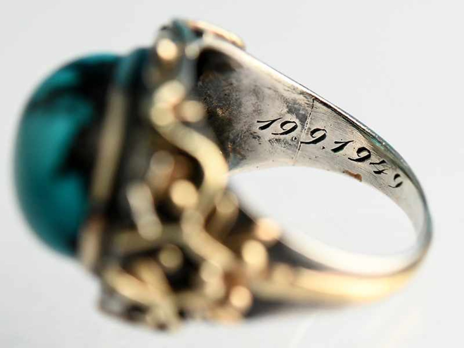 Floraler Ring mit großem Türkiscabochon, 1. Hälfte 20. Jh. 800/-Silber, teils vergoldet. Gewicht ca. - Bild 4 aus 6