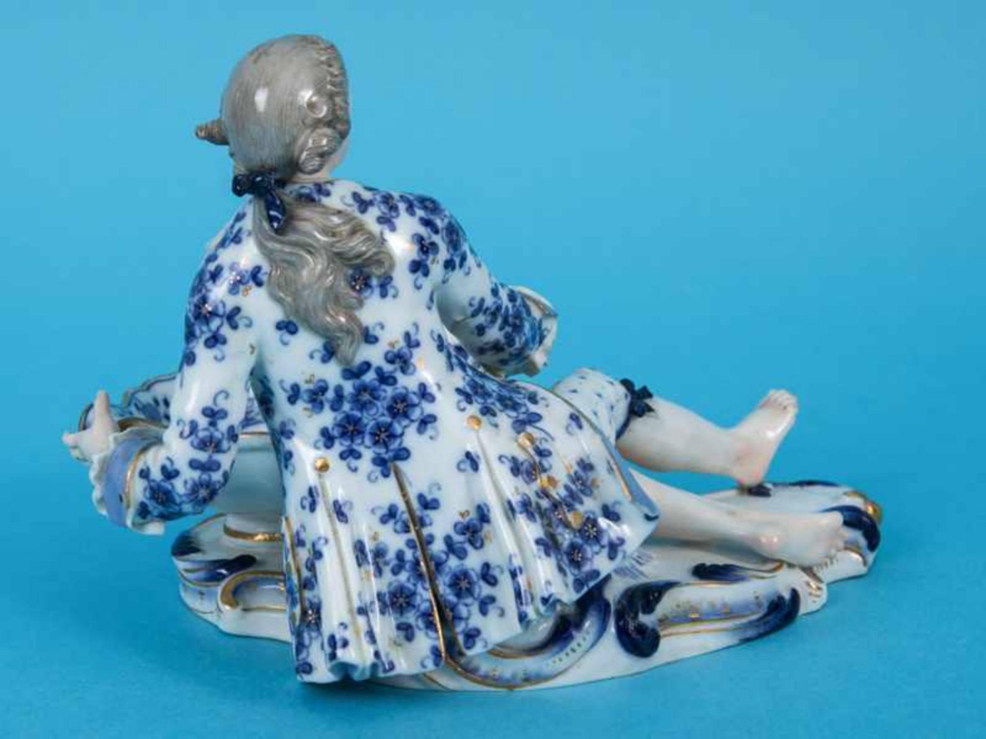 Figurenschale "Rokoko-Kavalier", Meissen, Ende 19. Jh. Weißporzellan mit unter Glasur blauer und - Bild 6 aus 7