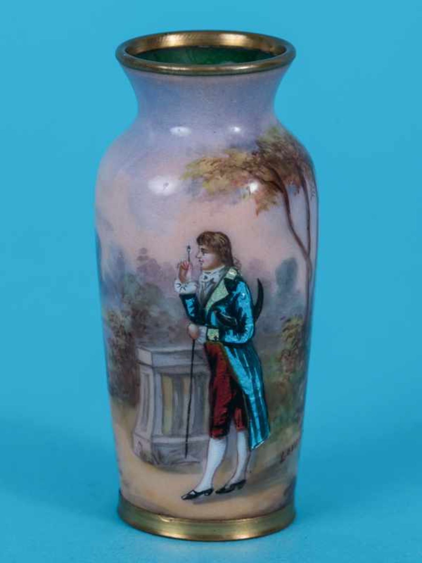 Miniaturvase, Frankreich (Limoges ?), Ende 19. Jh. Emaille auf Messing. Geschulterte Korpusform