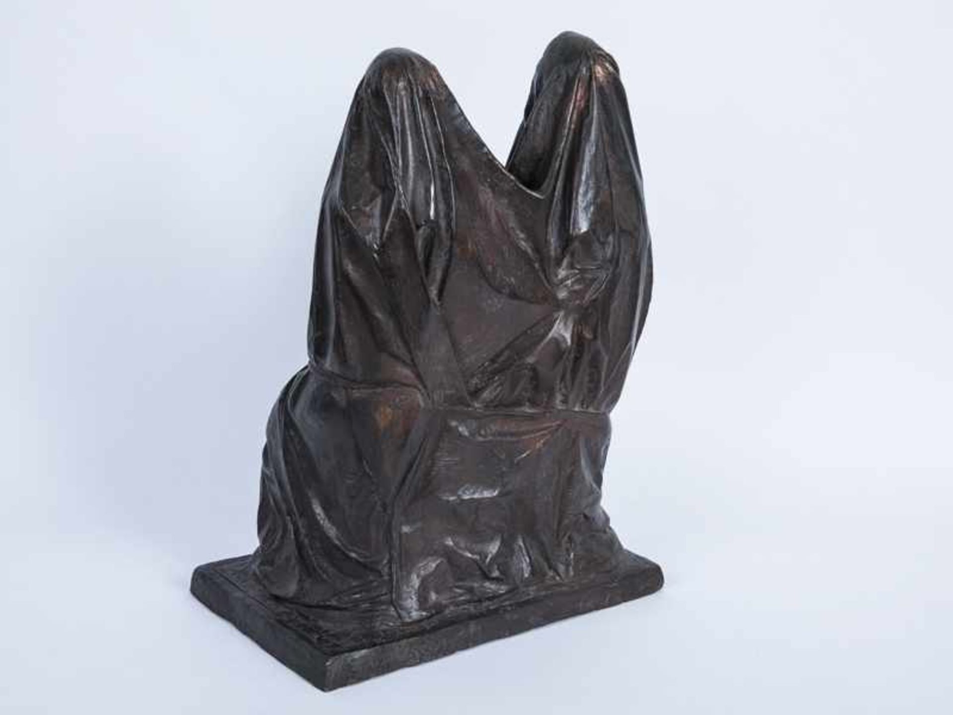 Augustin, Edgar (1936 - 1996). Bronze, dunkelbraun-goldfarbig patiniert; große Figurenplastik " - Bild 7 aus 9