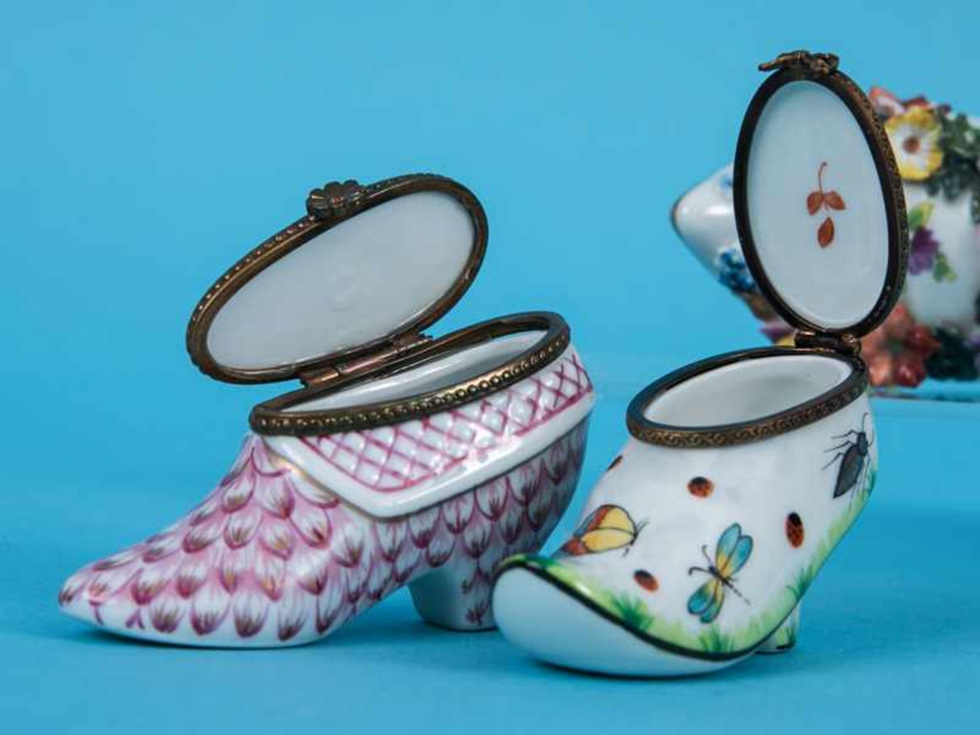 Konvolut 5 verschiedene Miniatur-Schuhe/Pantoffel, Meissen/Dresden/Limoges, 20. Jh. Weißporzellan - Bild 3 aus 5