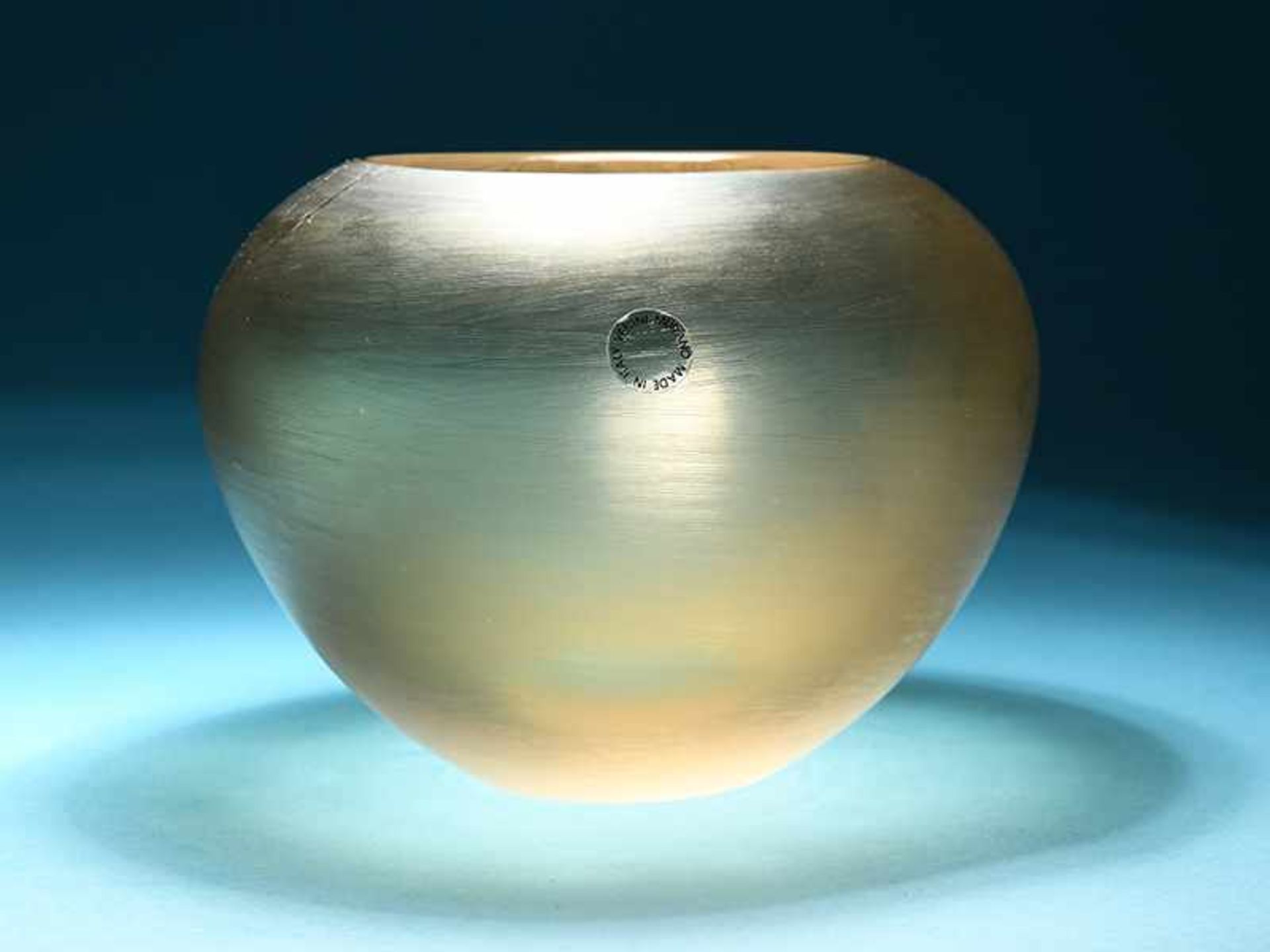 Vase "Incisi", Entwurf Paolo Venini, Venini Murano, 1992. Ocker-beigefarbiges Glas (Farbe "Ottone"); - Bild 2 aus 6