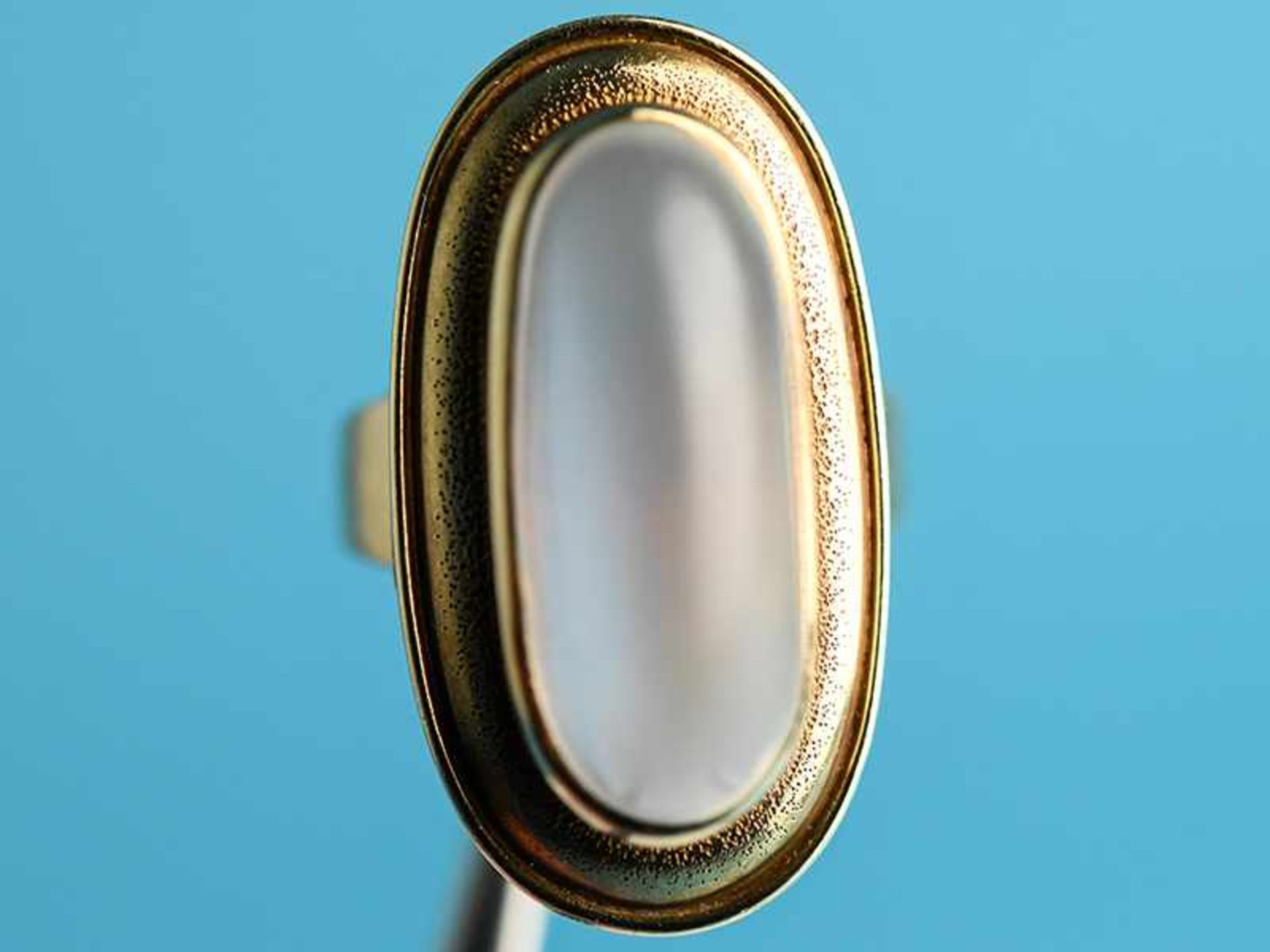 Ring mit Mondstein-Cabochon, Goldschmiedearbeit von Prof. Arnold, Hamburg, 60- er Jahre 585/- - Bild 5 aus 5