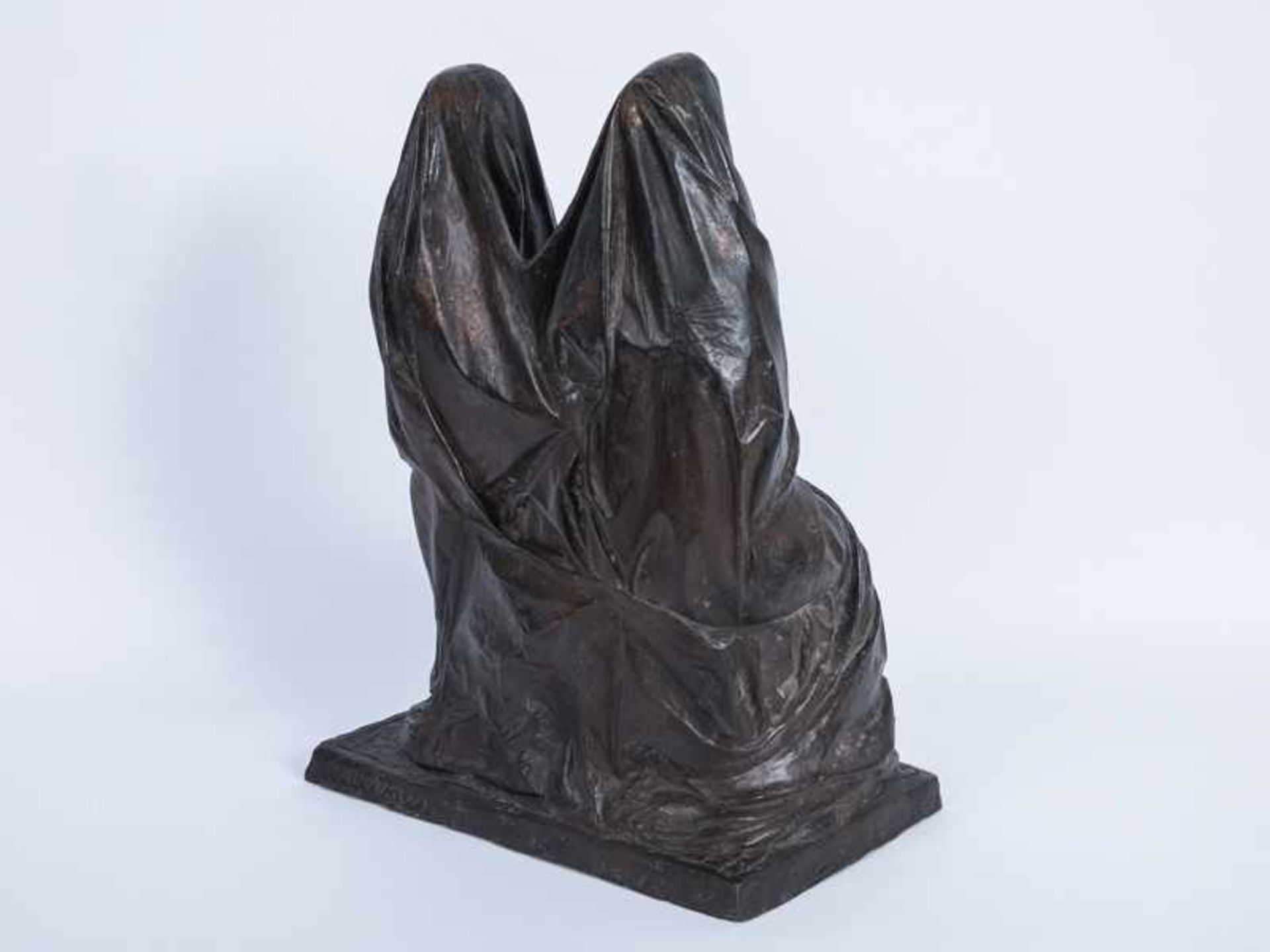 Augustin, Edgar (1936 - 1996). Bronze, dunkelbraun-goldfarbig patiniert; große Figurenplastik " - Bild 8 aus 9