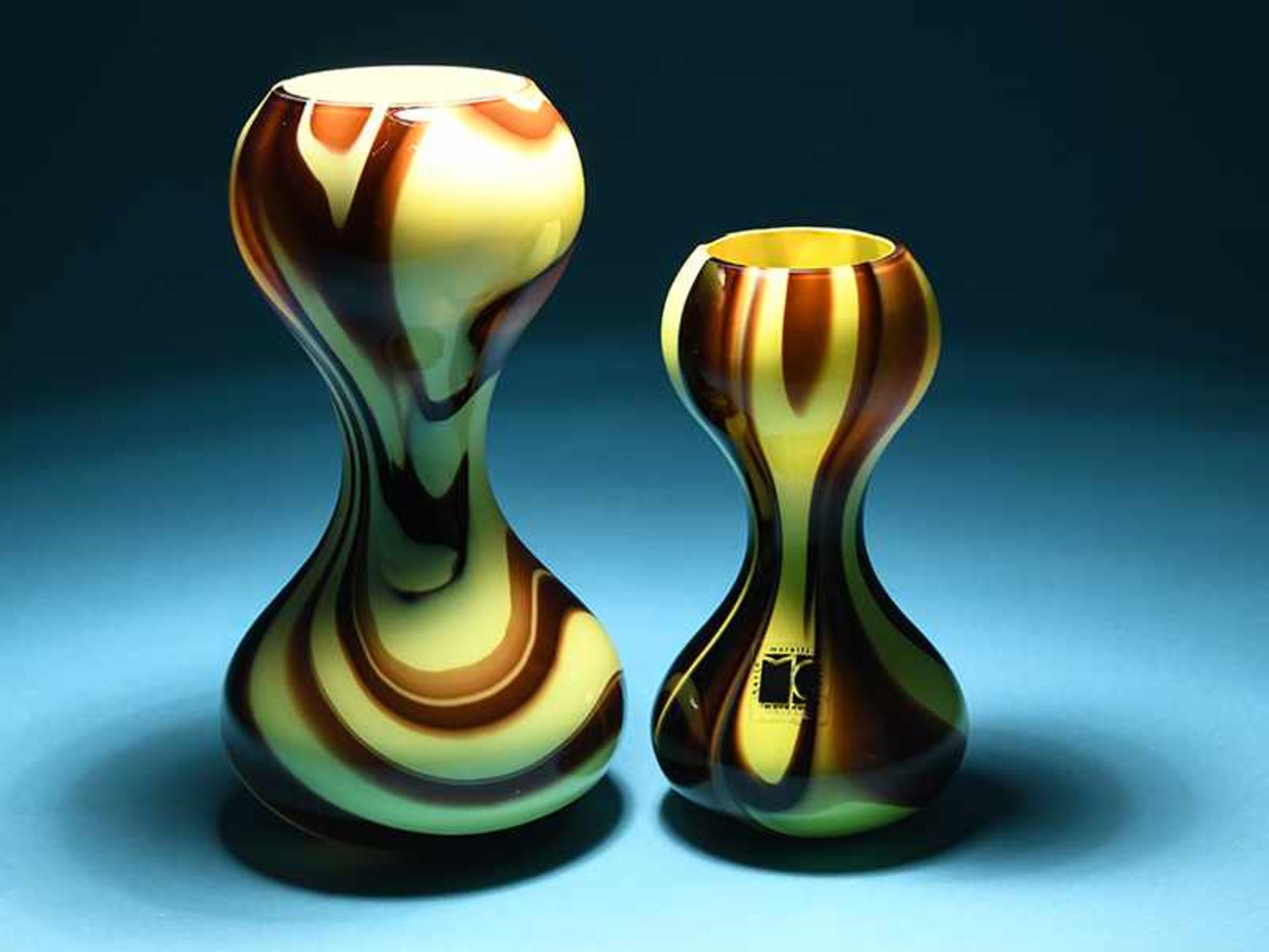 2 "Marble"-Vasen, Carlo Moretti Murano, 1970er Jahre. Gelbes Glas marmoriert durch Überfang mit