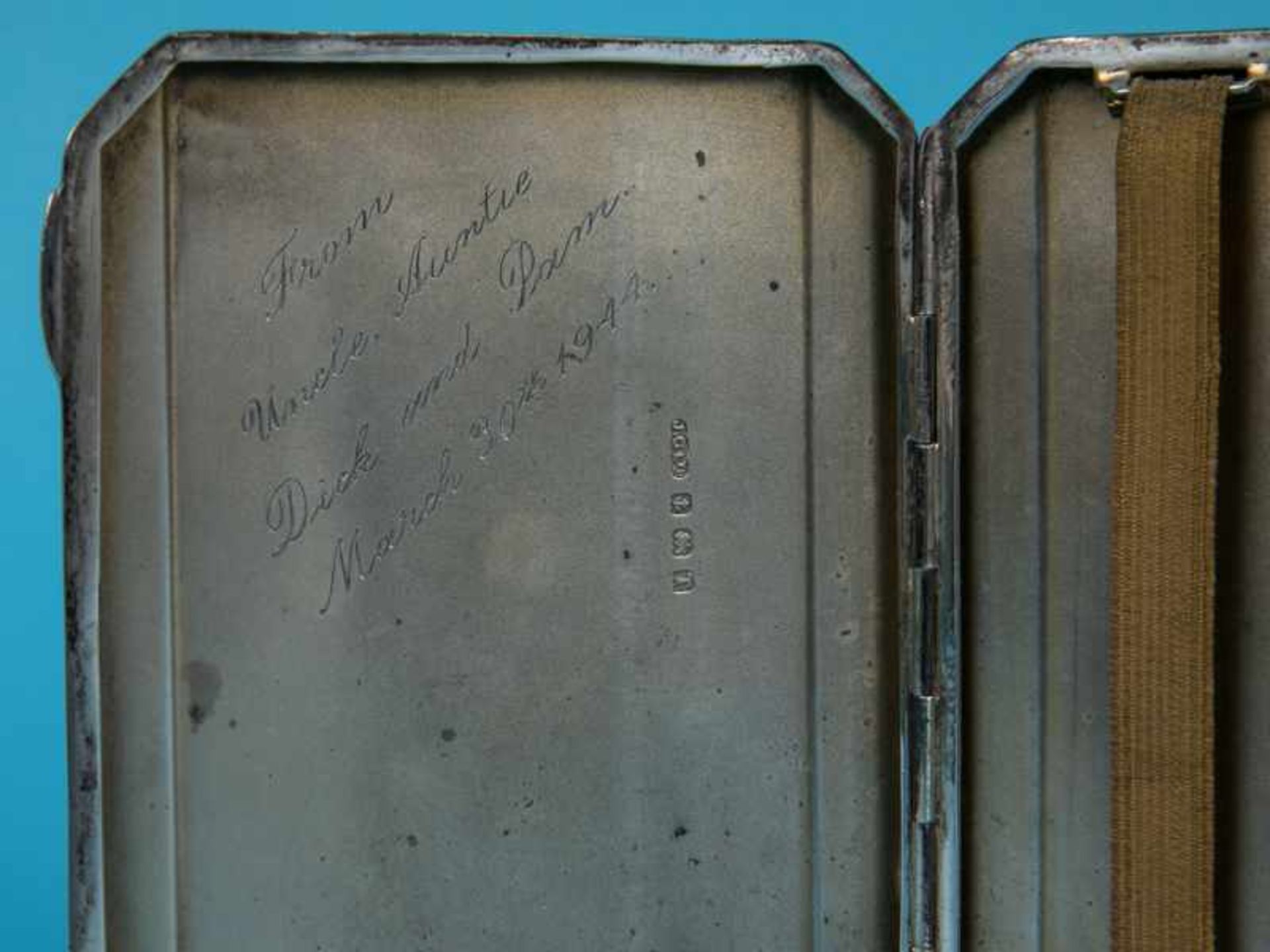 Zigaretten-Etui, Joseph Gloster Ltd, Birmingham, 1943. 925/-Silber, ca. 150 g; 8-eckig mit - Bild 4 aus 7