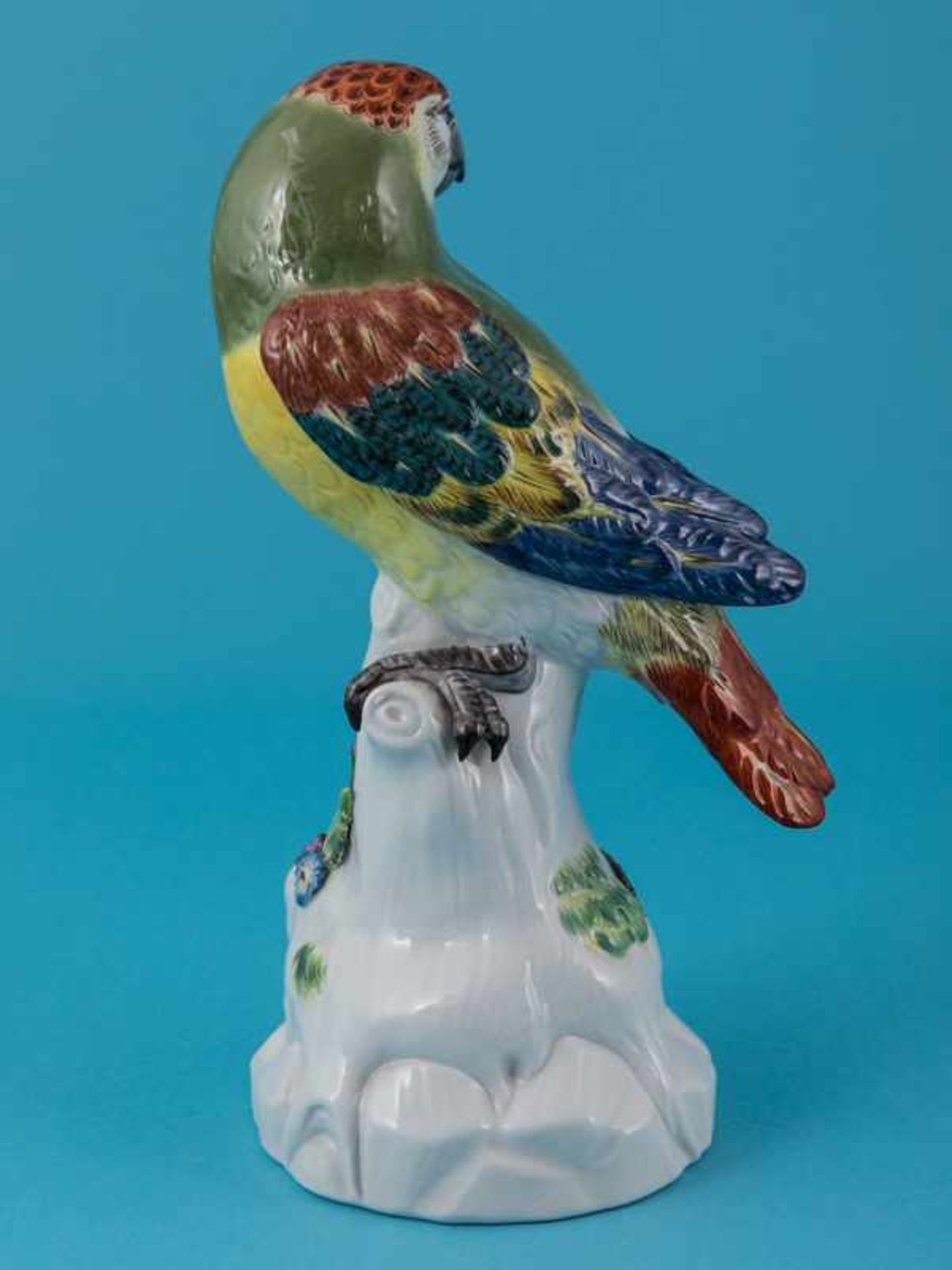 Vogelfigur "Papagei" (Familie Psittacidae); Entw.: Joh. J. Kändler (1706-1775); Meissen, 1981. - Image 7 of 7