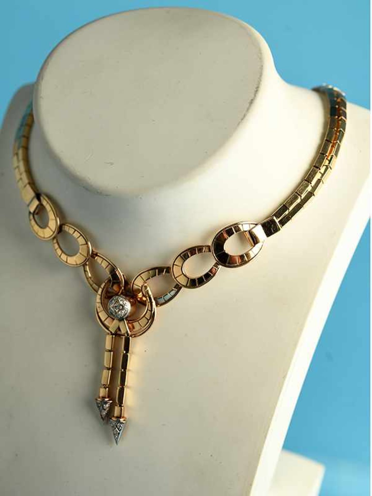 Collier mit 11 kleinen Diamanten, zusammen ca. 0,2 ct, 50-er Jahre. 750/- Roségold. Gesamtgewicht - Bild 4 aus 5