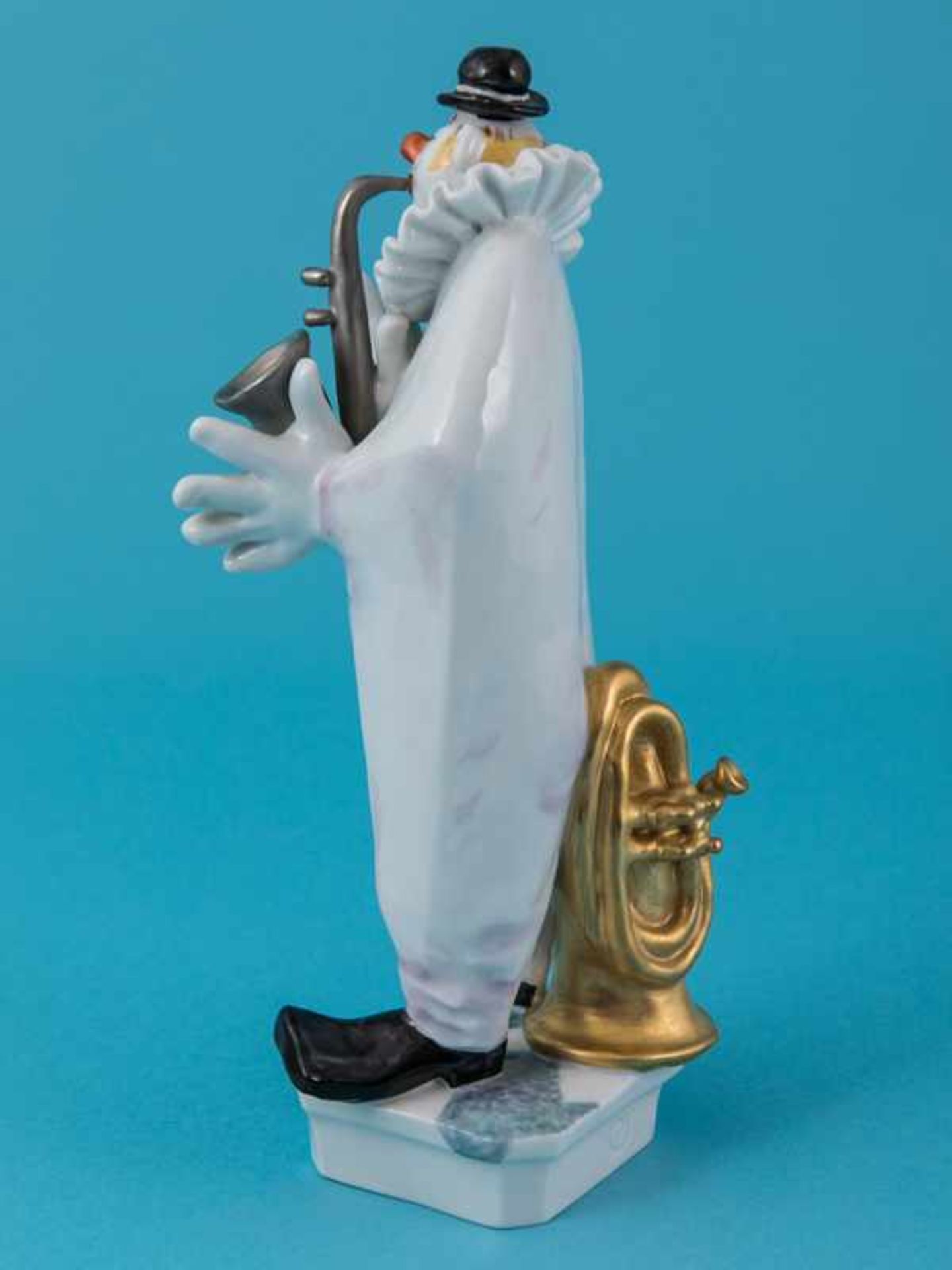 Figur "Clown mit Saxophon und Tuba"; Entwurf: Peter Strang (1936-); Meissen, Ende 20. Jh. - Image 7 of 8