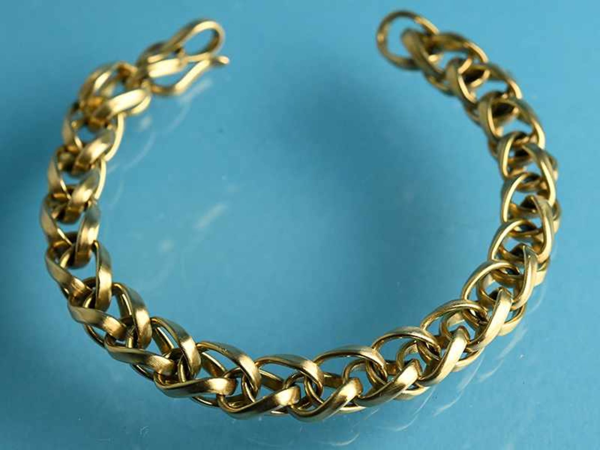 Armband, Goldschmiedearbeit, gestempelt JB, 20. Jh. 750/- Gelbgold. Gesamtgewicht ca. 61,9 g. Ovale,