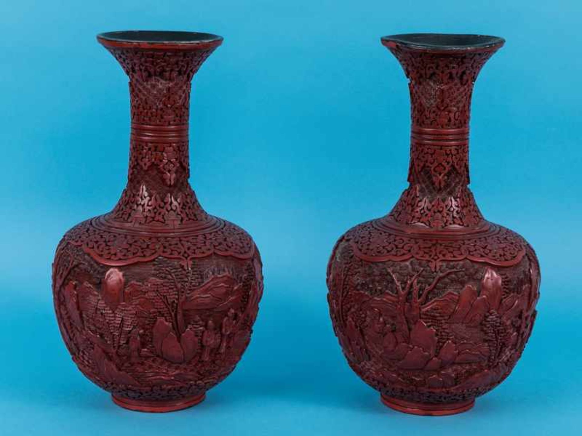 2 große Rotlack-Vasen; China; 1. Hälfte 20. Jh. Chinesische Lackschnitzerei; Vasenkörper mit