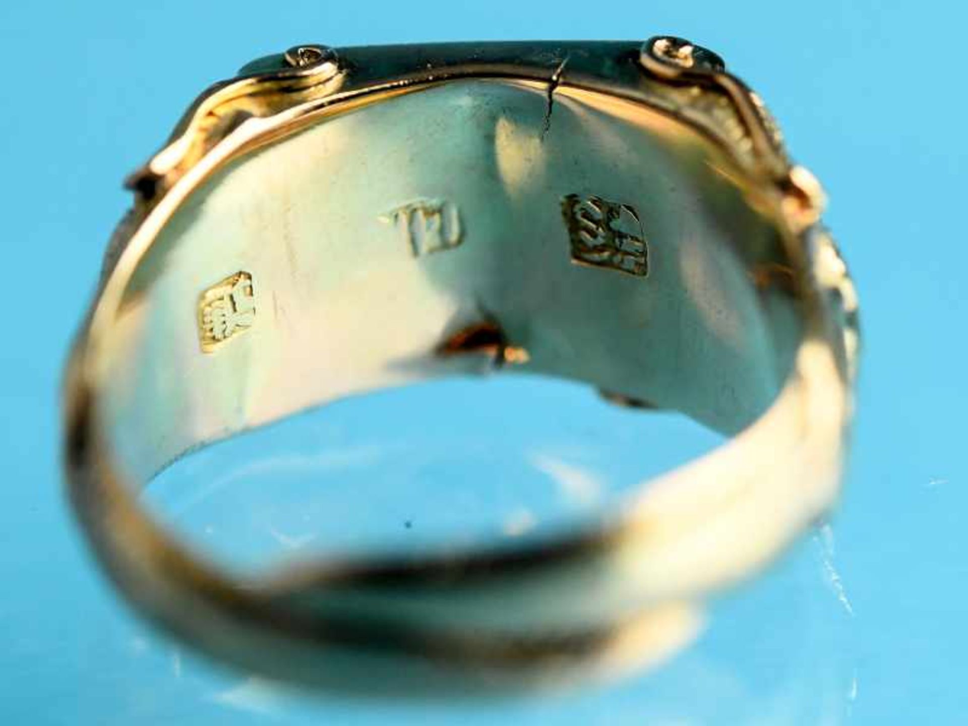 Ring mit asiatischen Motiven, Asien, 21. Jh. 585/- Gelbgold. Gesamtgewicht ca. 7 g. Rechteckiges - Image 3 of 6