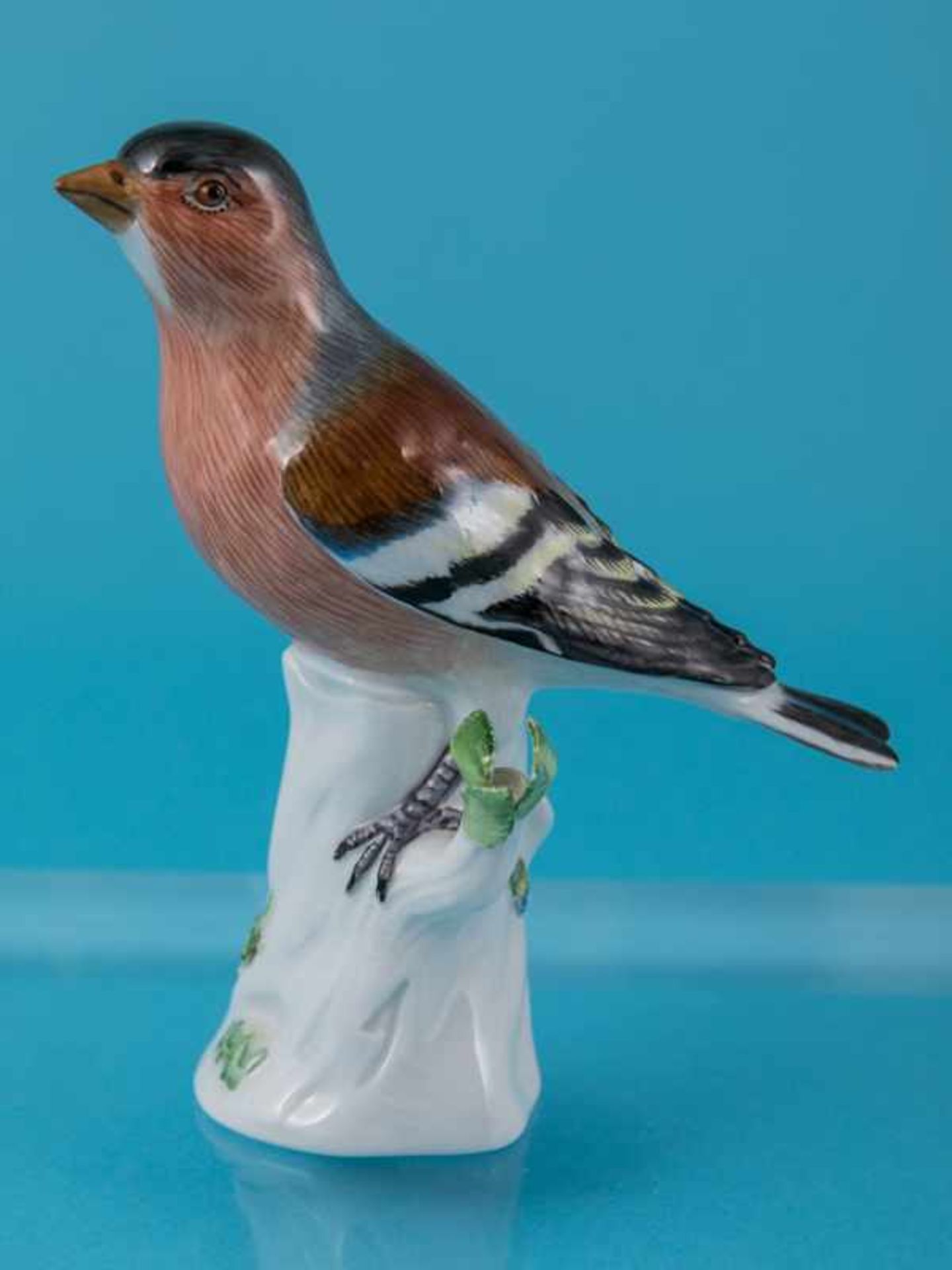 Vogelfigur "Buchfink" (Fringilla coelebs) nach links schauend; Entwurf: Joh. Joachim Kändler (1706- - Bild 2 aus 8