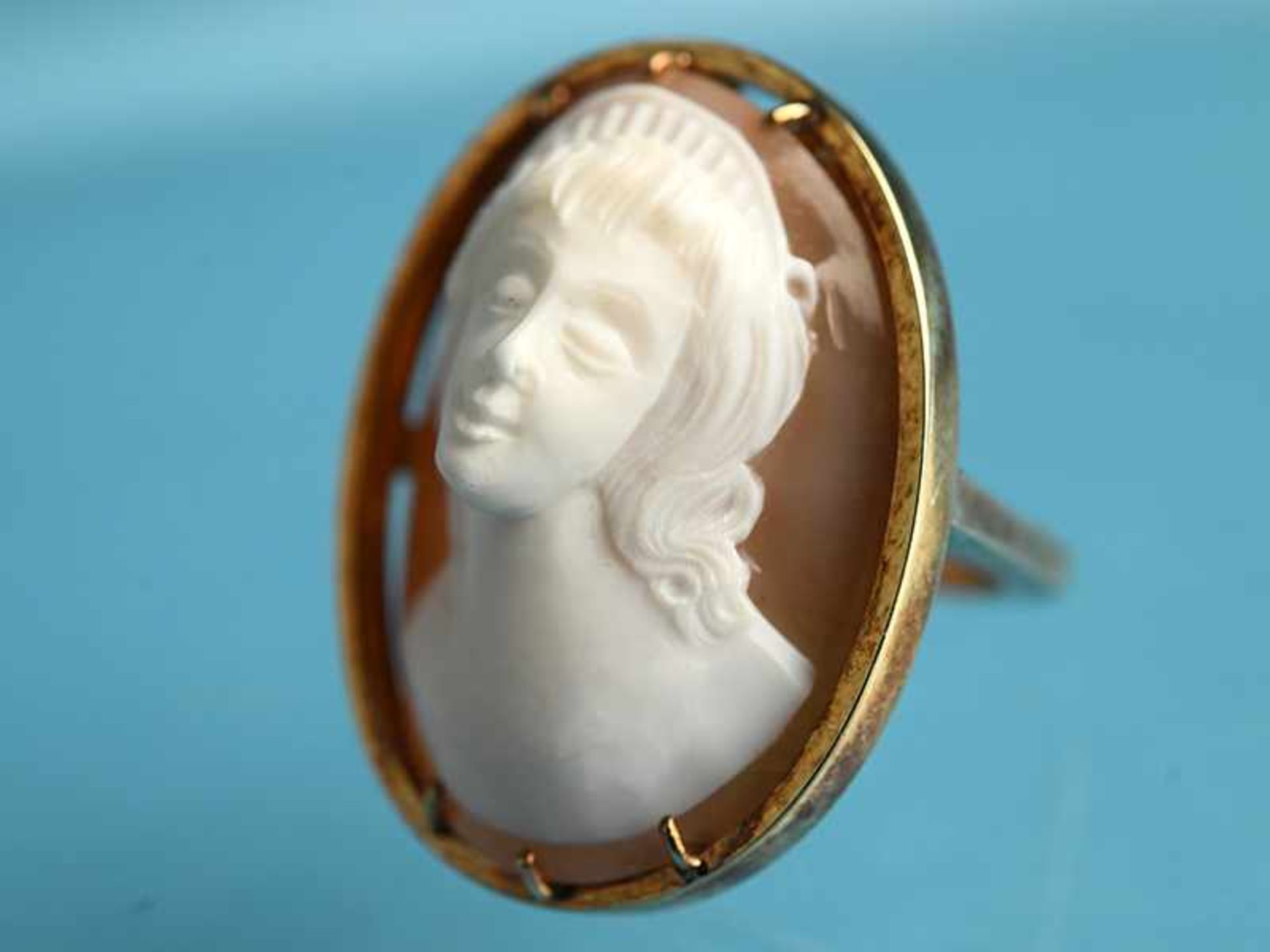 Ring mit Kamee, 80-er Jahre. 585/- Gelbgold. Gesamtgewicht ca. 15,1 g. Hochovale Muschelkamee mit - Bild 2 aus 4