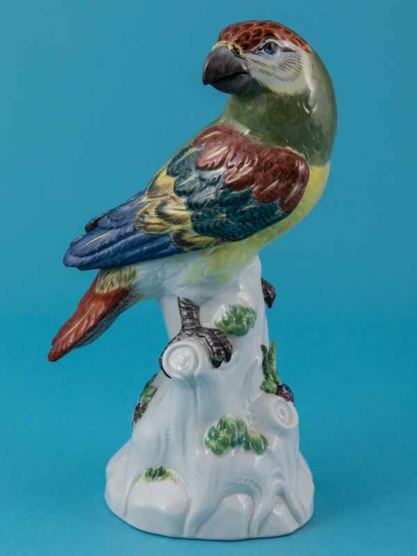 Vogelfigur "Papagei" (Familie Psittacidae); Entw.: Joh. J. Kändler (1706-1775); Meissen, 1981.