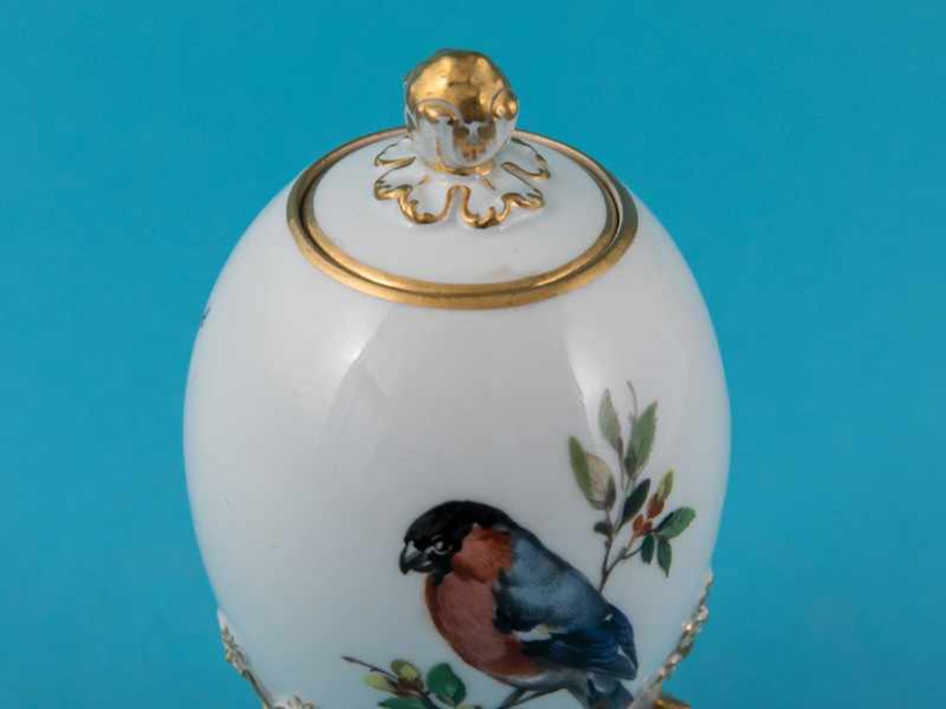 Zierdose in Eiform mit Vogel- u. Blumenmalerei, Meissen, 1. Hälfte 20. Jh. Weißporzellan mit - Image 8 of 8