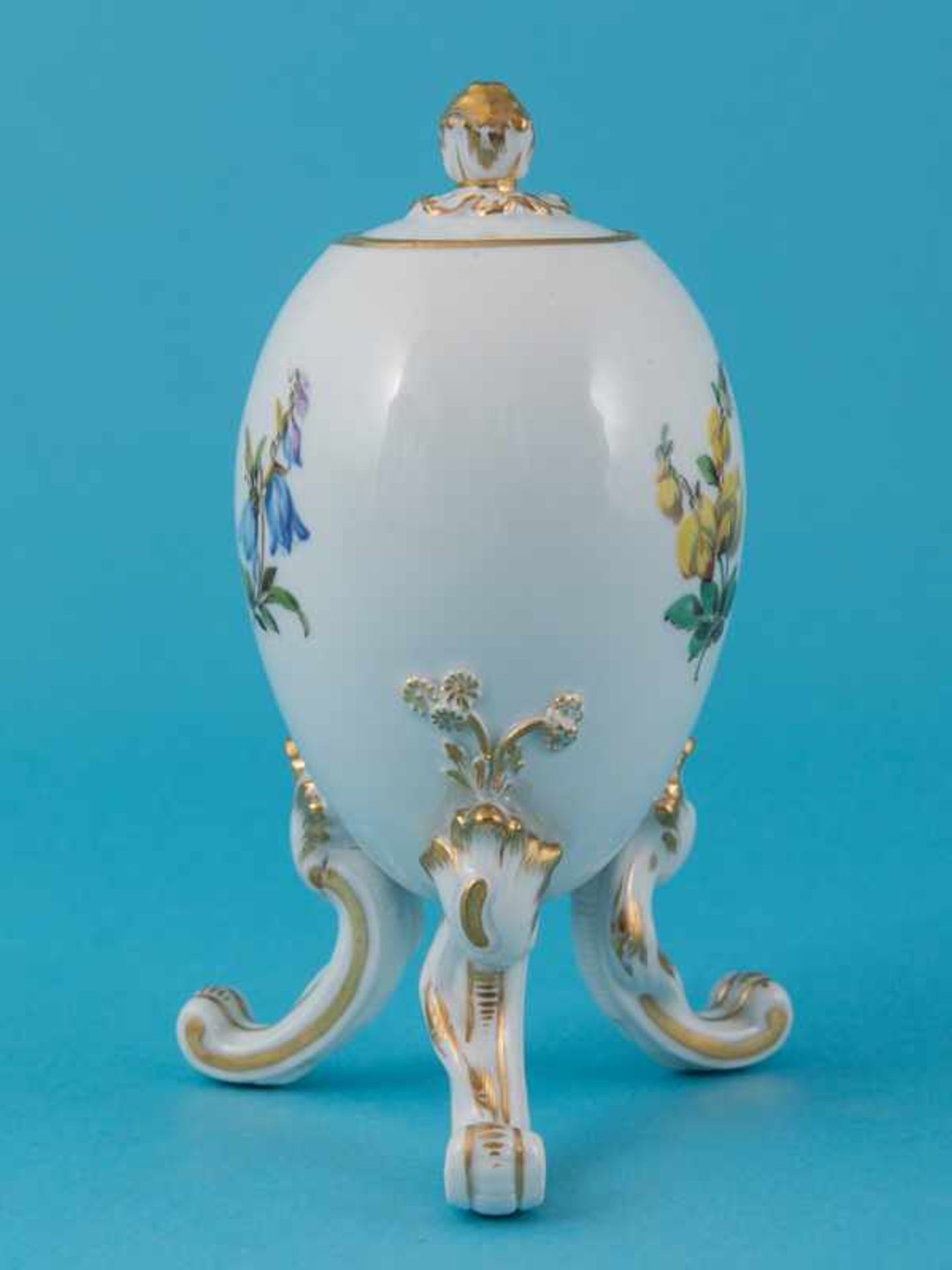 Zierdose in Eiform mit Vogel- u. Blumenmalerei, Meissen, 1. Hälfte 20. Jh. Weißporzellan mit - Image 6 of 8