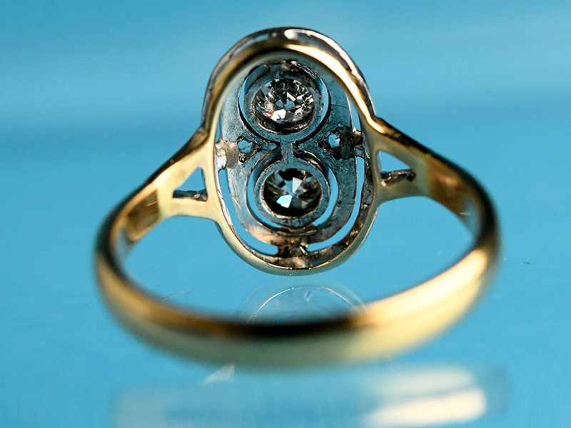 Ring mit 2 Altschliff- und 2 Diamantrosen, zusammen ca. 0,3 ct, Art Déco. 585/- Weiß- und - Bild 4 aus 4