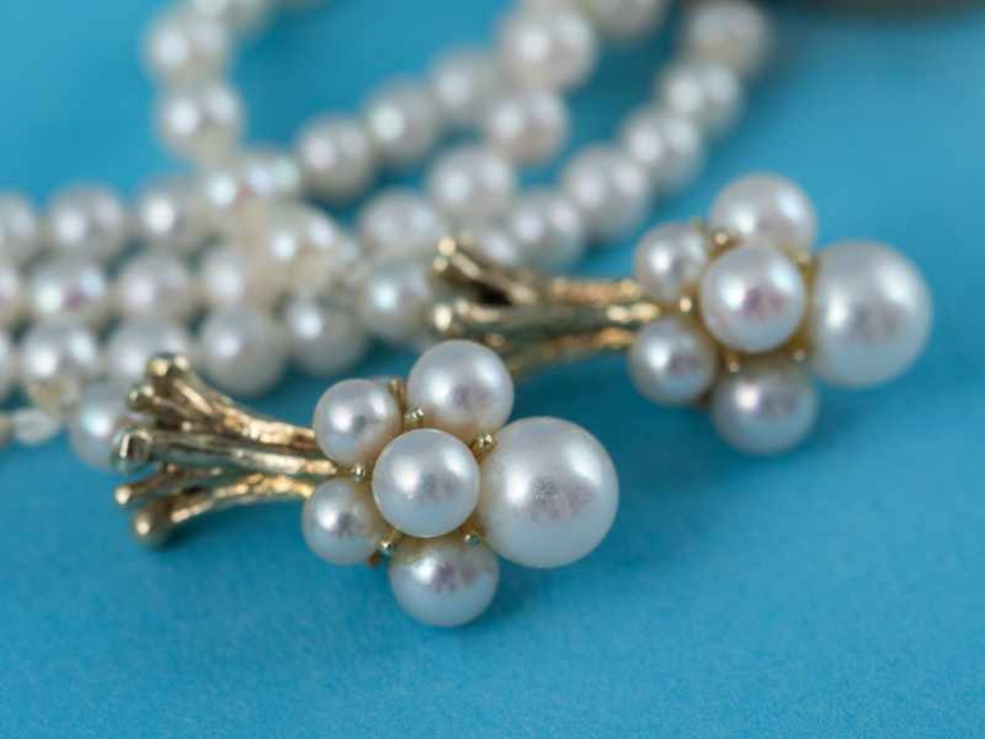 6 verschiedene Perlenketten und Schließen mit verschiedenem Edelsteinbesatz, 20. Jh. Verschiedene - Bild 8 aus 8