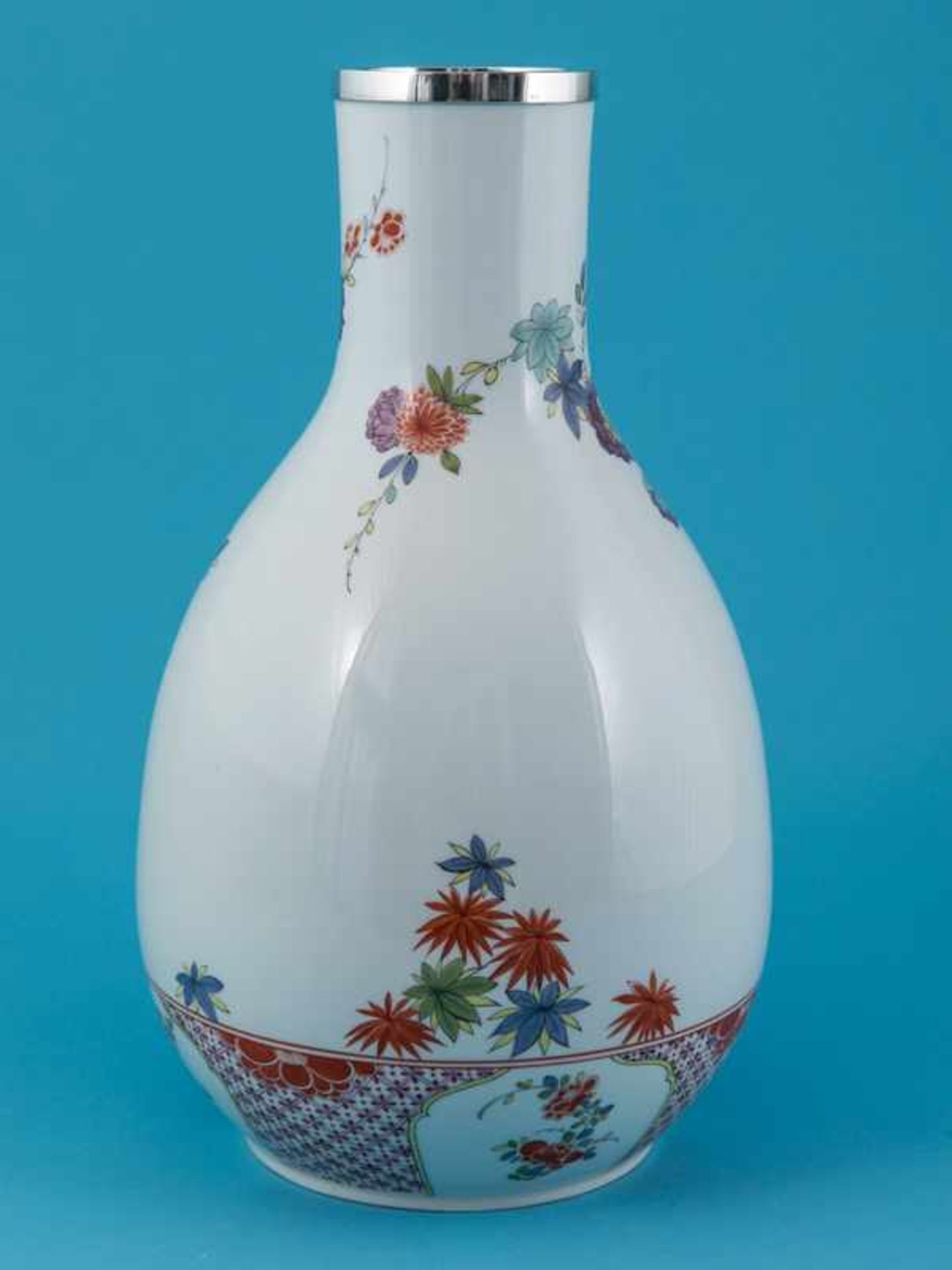 Große Vase mit Kakiemondekor und Silberrand, wohl Meissen, 1924. Weißporzellan mit polychromer - Image 5 of 7